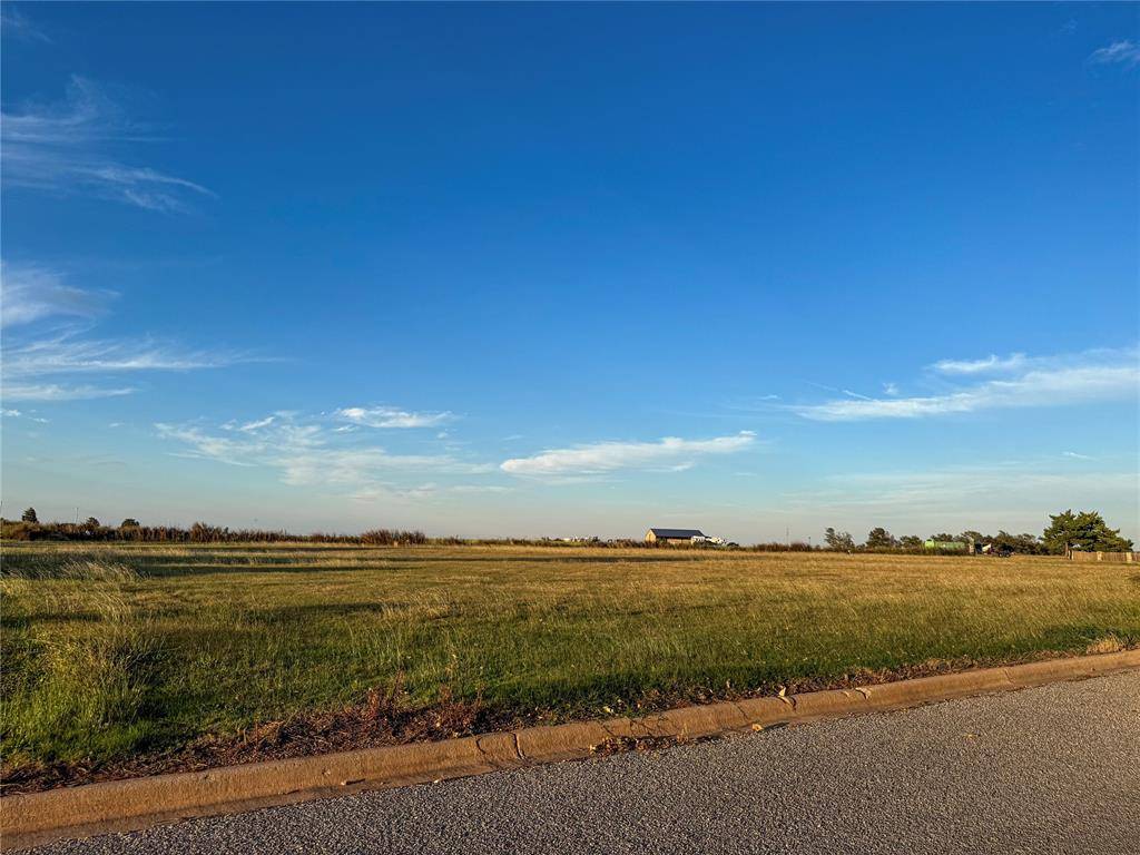E 1st ST, Leedey, OK 73654