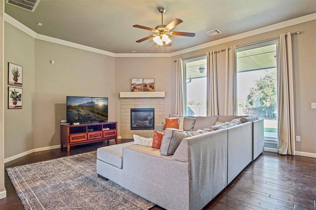 9500 Russell DR, Yukon, OK 73099