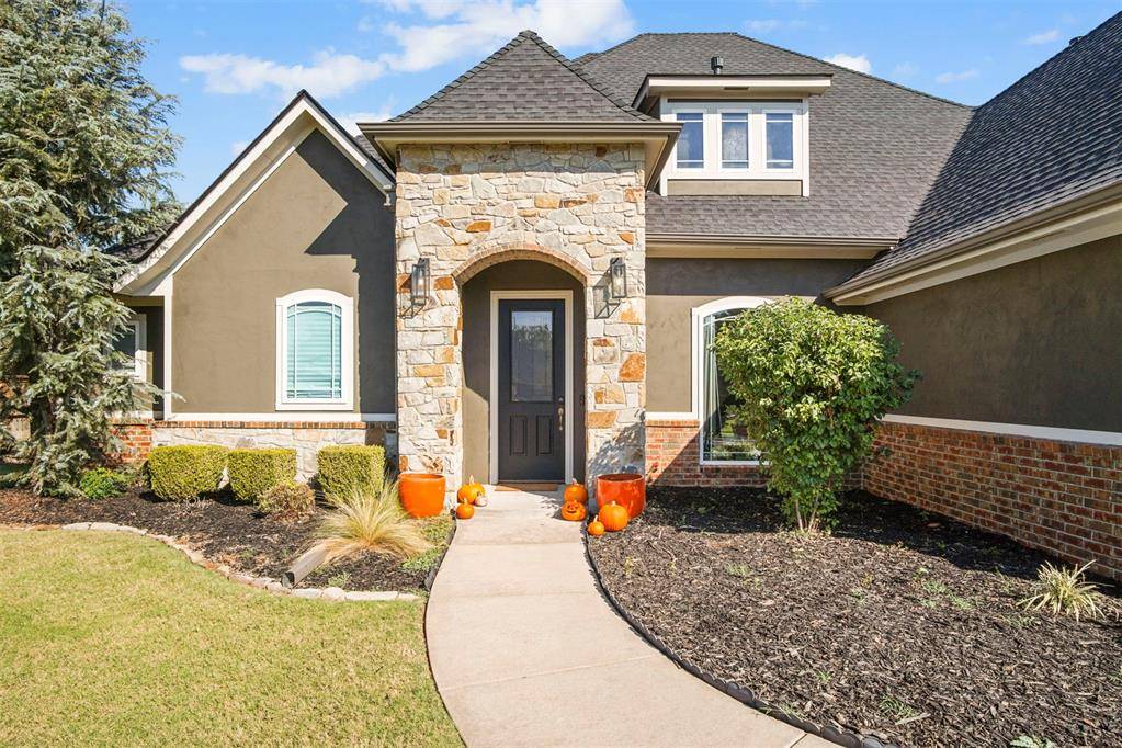 9500 Russell DR, Yukon, OK 73099