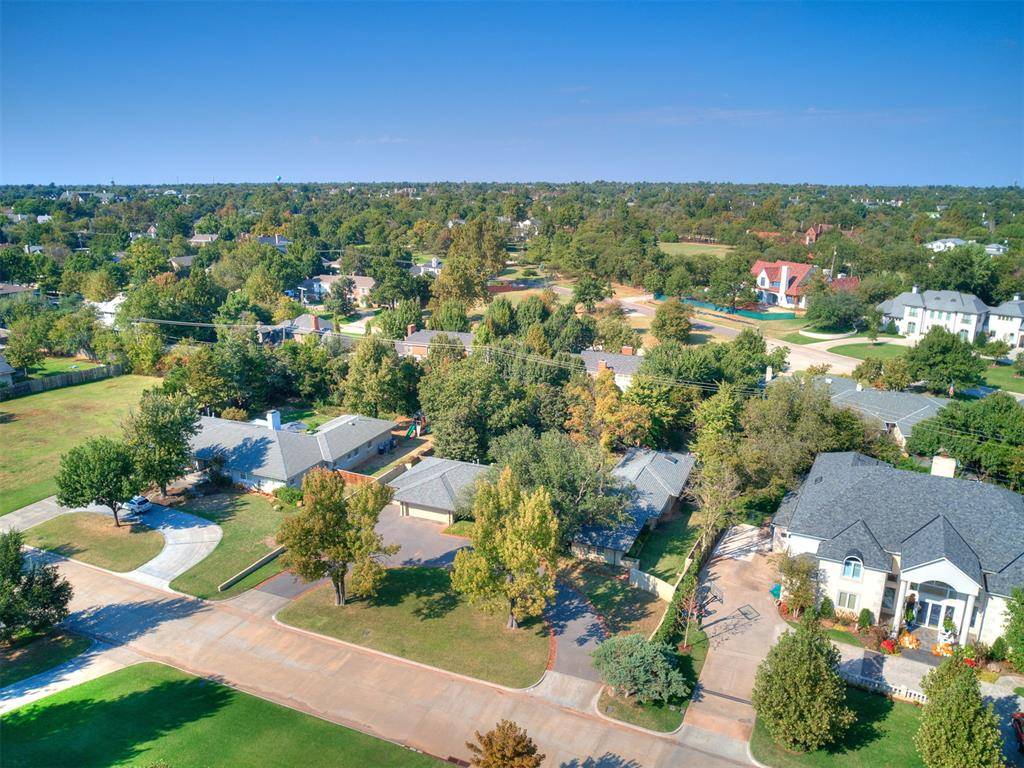 1621 Queenstown RD, Nichols Hills, OK 73116