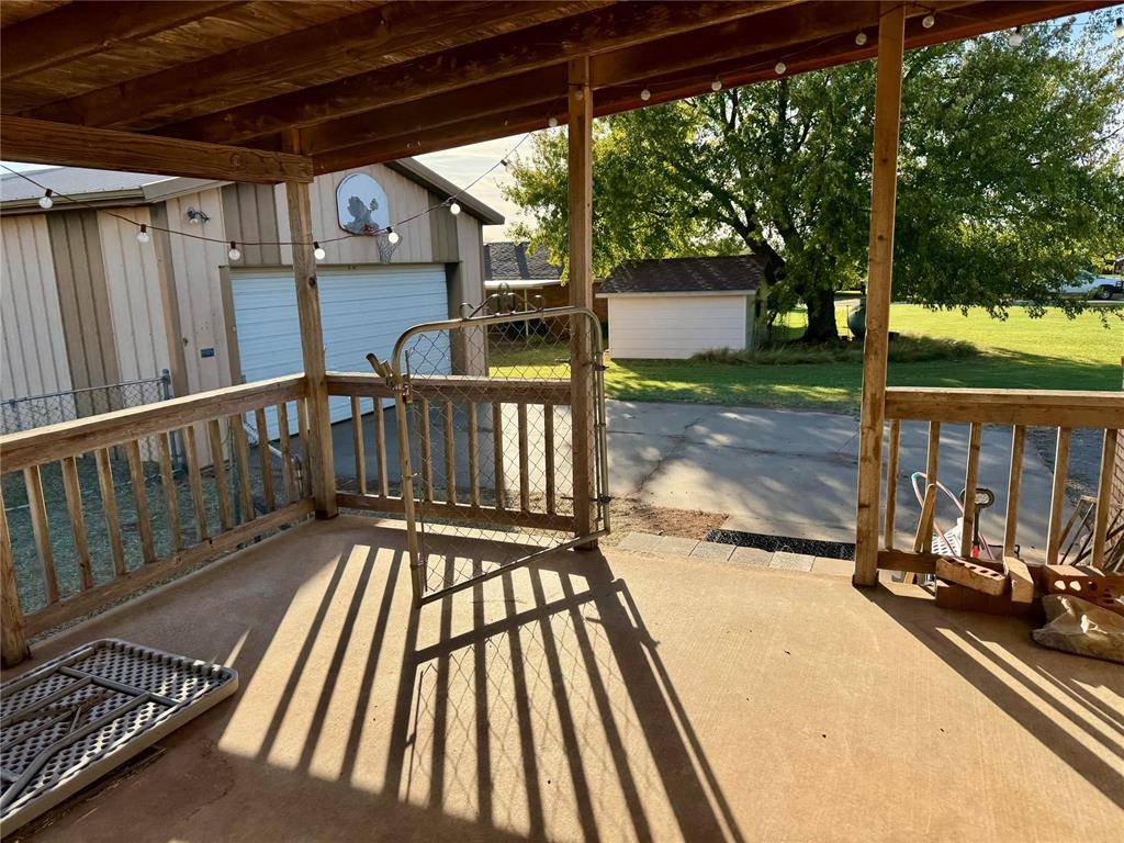 406 E 10 ST, Leedey, OK 73654