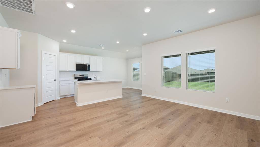 10205 NW 27th ST, Yukon, OK 73099