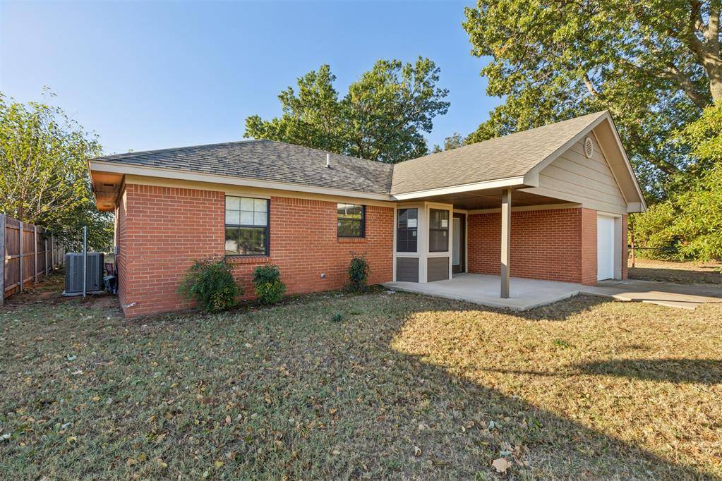 1409 W Montana AVE, Chickasha, OK 73018