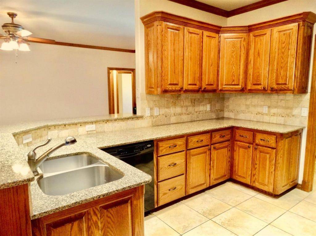 566 W Alamo Court WAY, Mustang, OK 73064