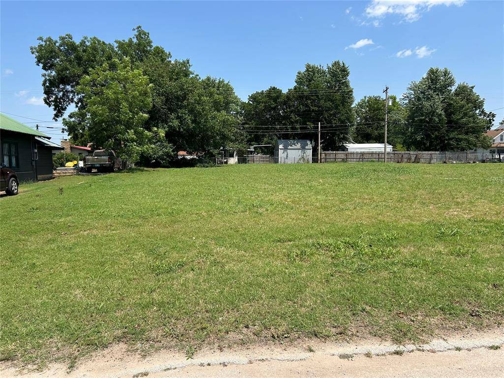 208 N 4th ST, Tonkawa, OK 74653