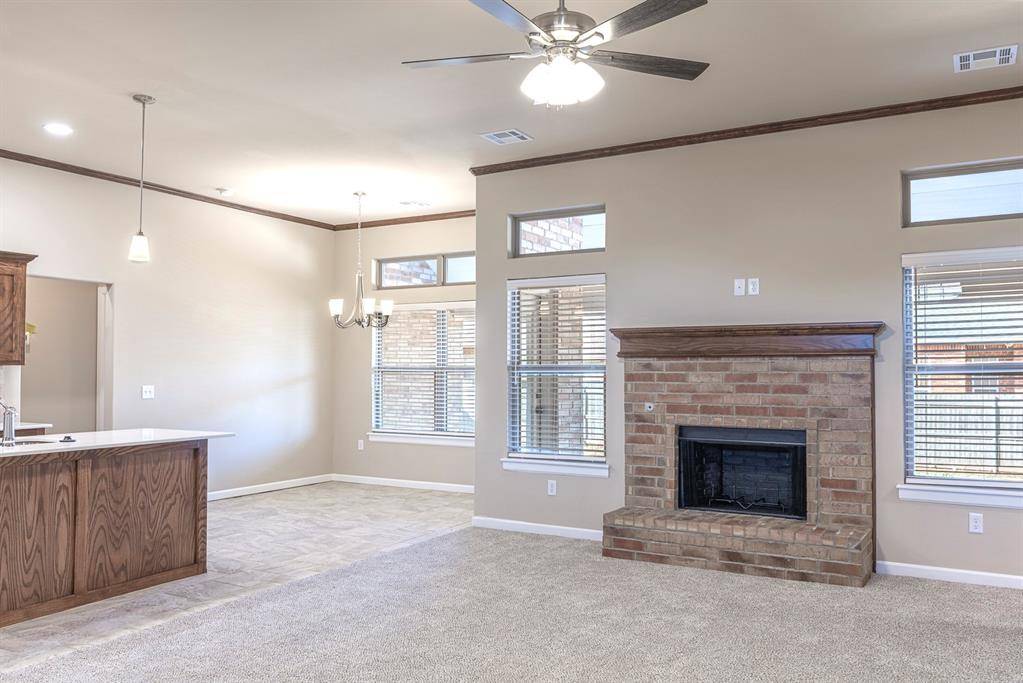 1927 W Flintlock WAY, Mustang, OK 73064