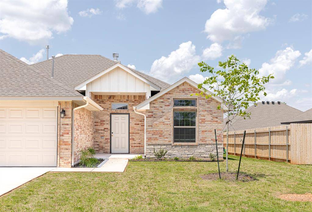1927 W Flintlock WAY, Mustang, OK 73064