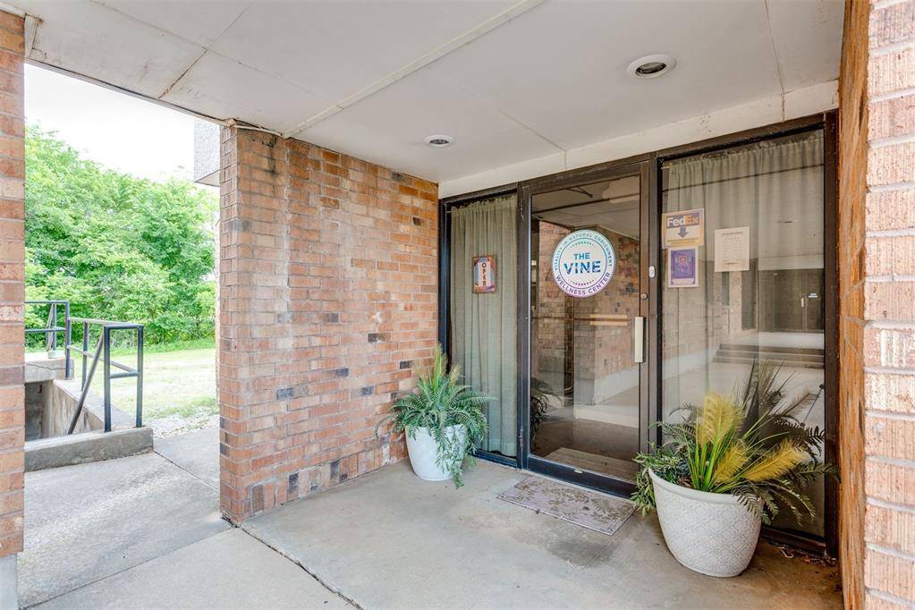 20 E Dunloup ST, Shawnee, OK 74804
