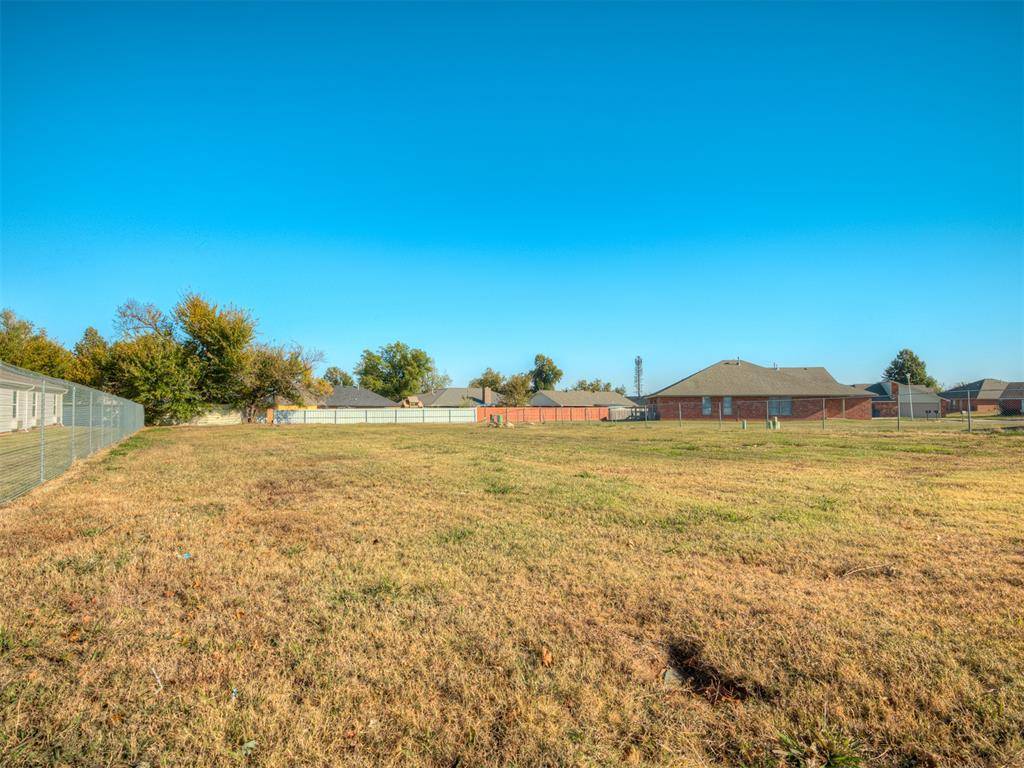 30 W Ken Del DR, Shawnee, OK 74804
