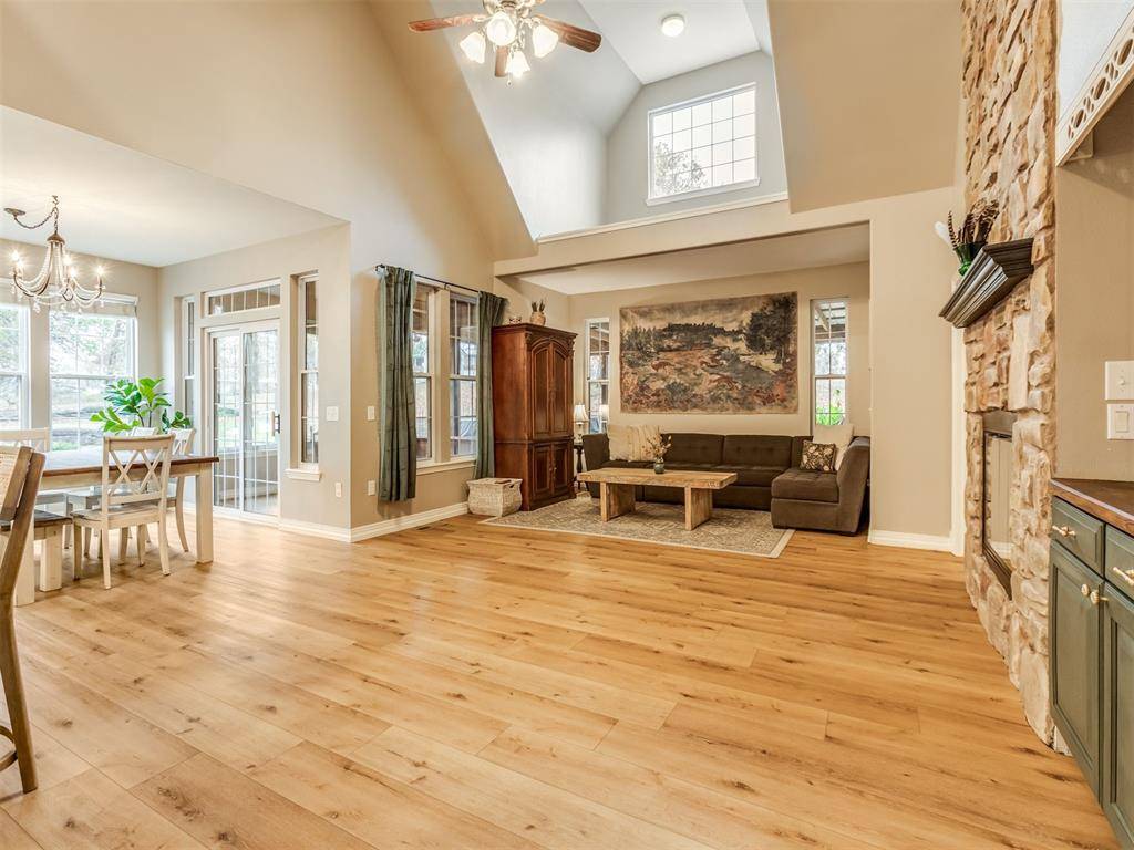 2485 Avalon DR, Eufaula, OK 74432