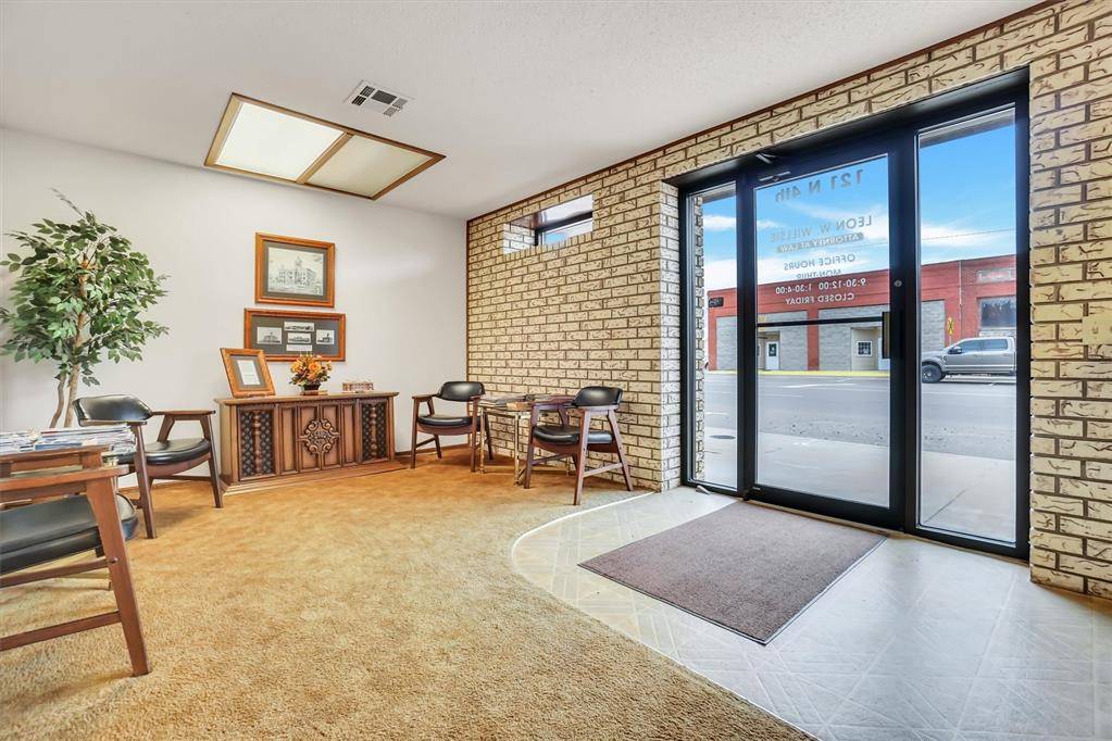 121 N 4th ST, Sayre, OK 73662