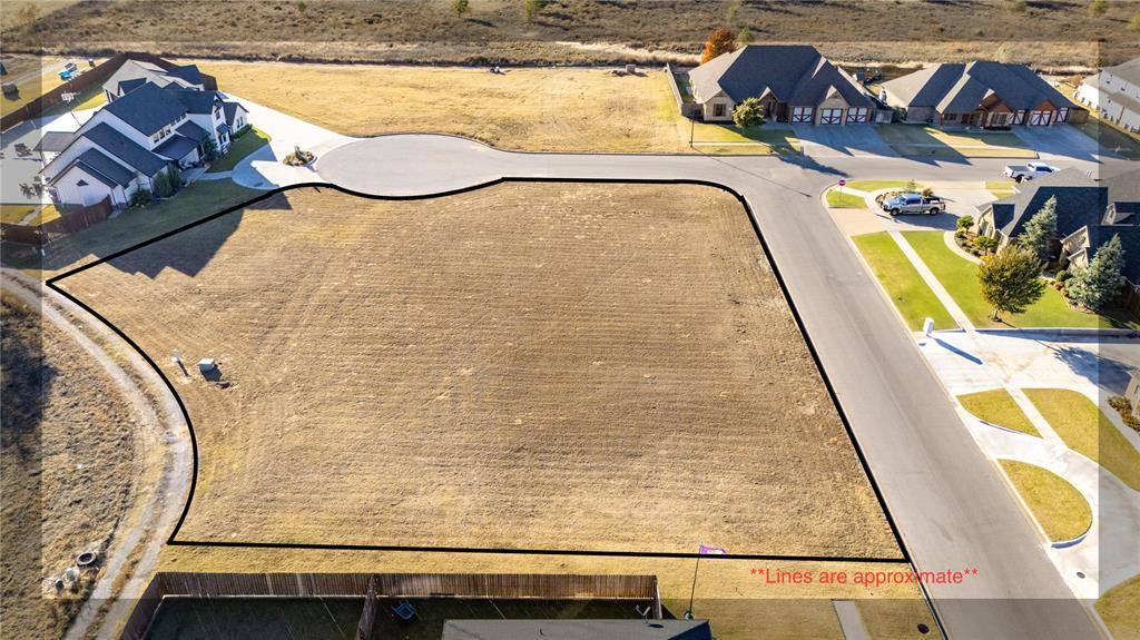 2000 Clubhouse DR, Weatherford, OK 73096