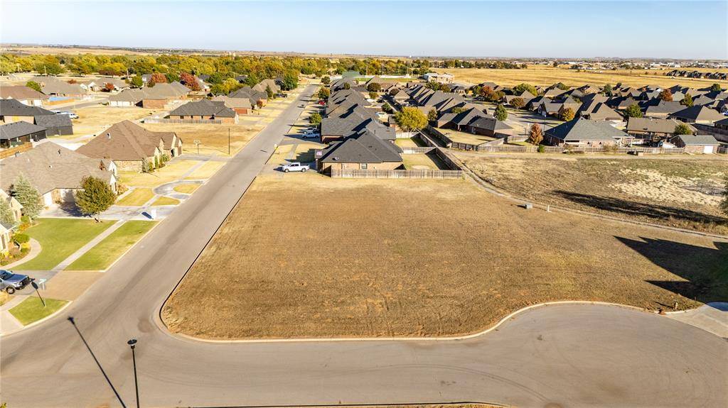 2000 Clubhouse DR, Weatherford, OK 73096