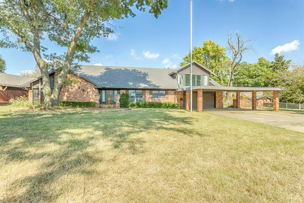 2824 Nichols RD, Chickasha, OK 73018