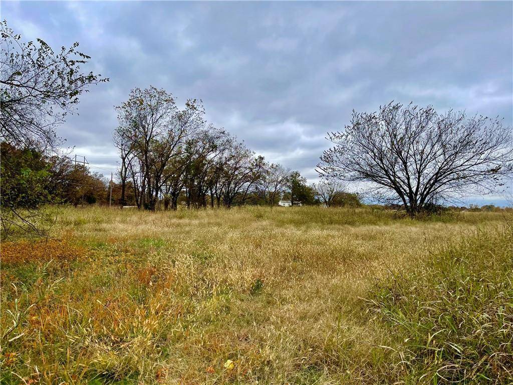 42900 Wolverine RD, Shawnee, OK 74804