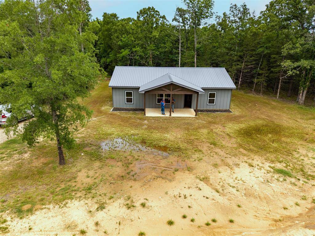 916 E Copperhead RD, Sawyer, OK 74756