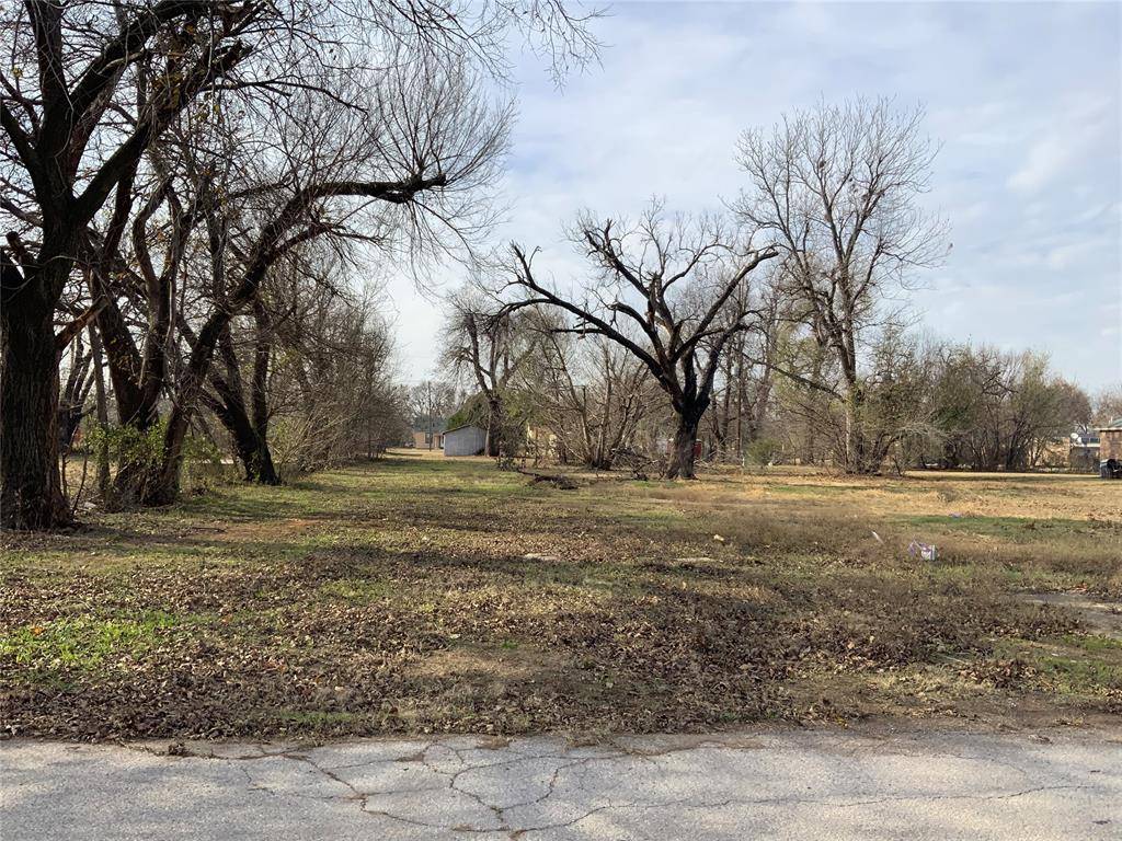 617 N 8th ST, Chickasha, OK 73018