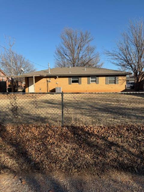 517 N 3rd ST, Weatherford, OK 73096
