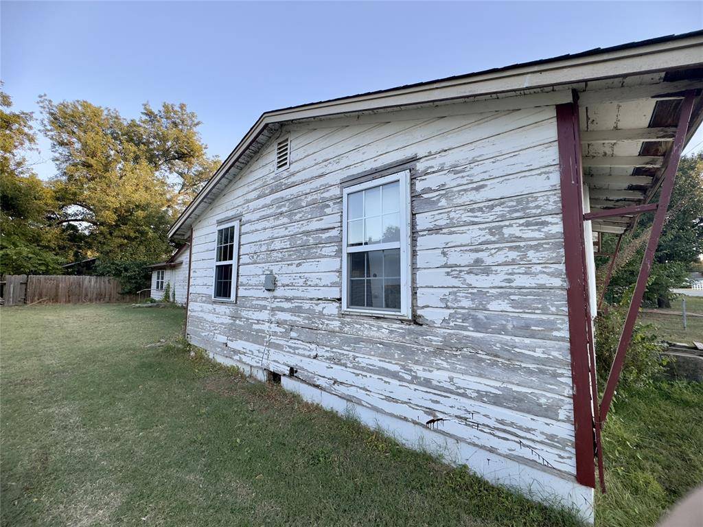 210 N Byers AVE, Mangum, OK 73554