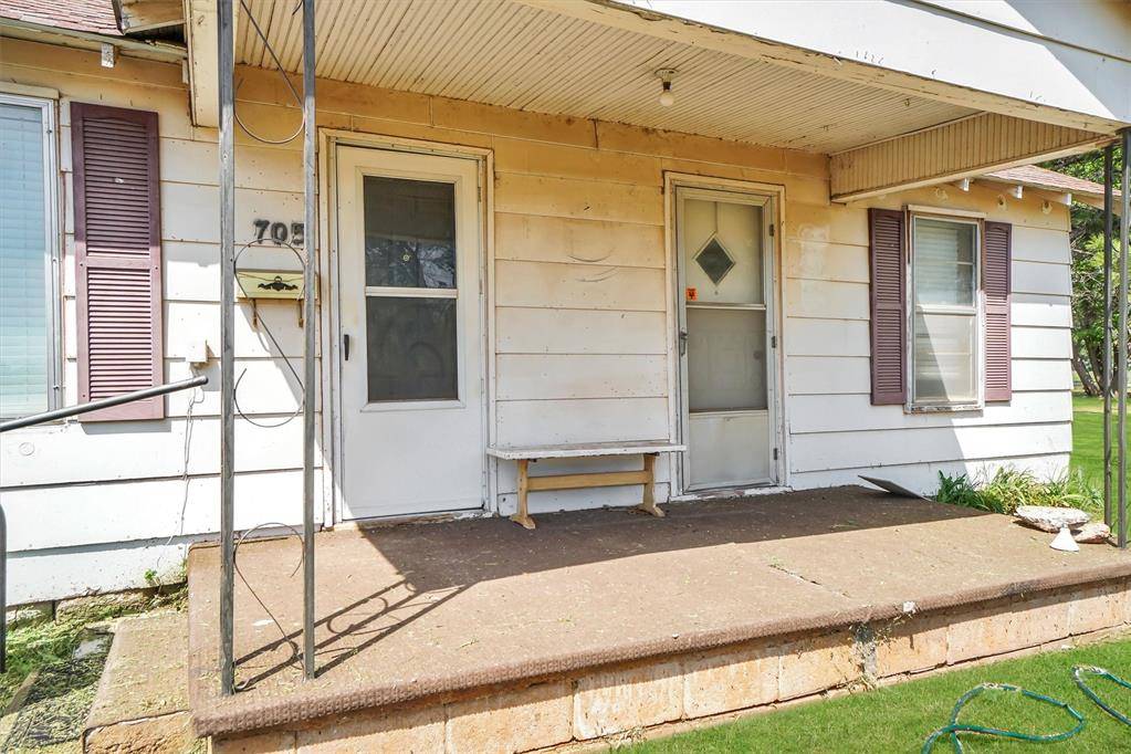 705 E Cleveland ST, Mangum, OK 73554