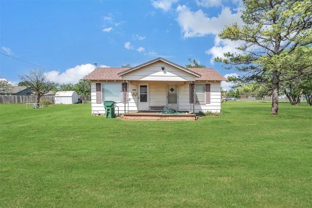 705 E Cleveland ST, Mangum, OK 73554