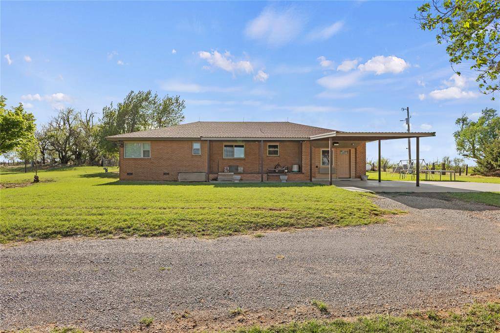 8020 County Road 1110, Lookeba, OK 73053