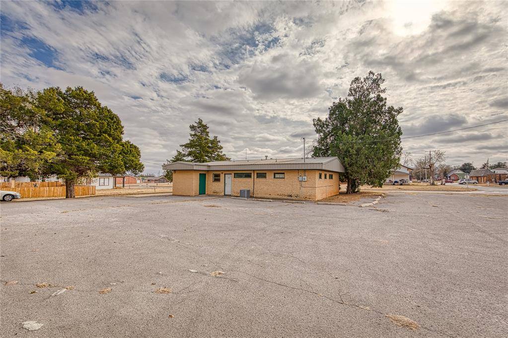 517 W 2nd ST, Elk City, OK 73644