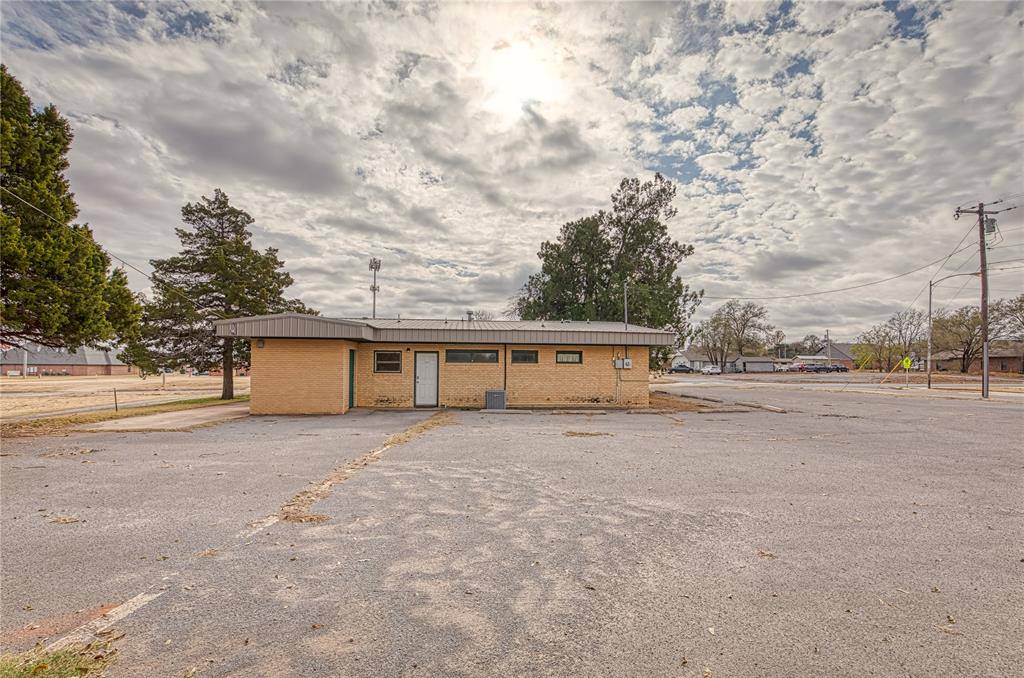 517 W 2nd ST, Elk City, OK 73644