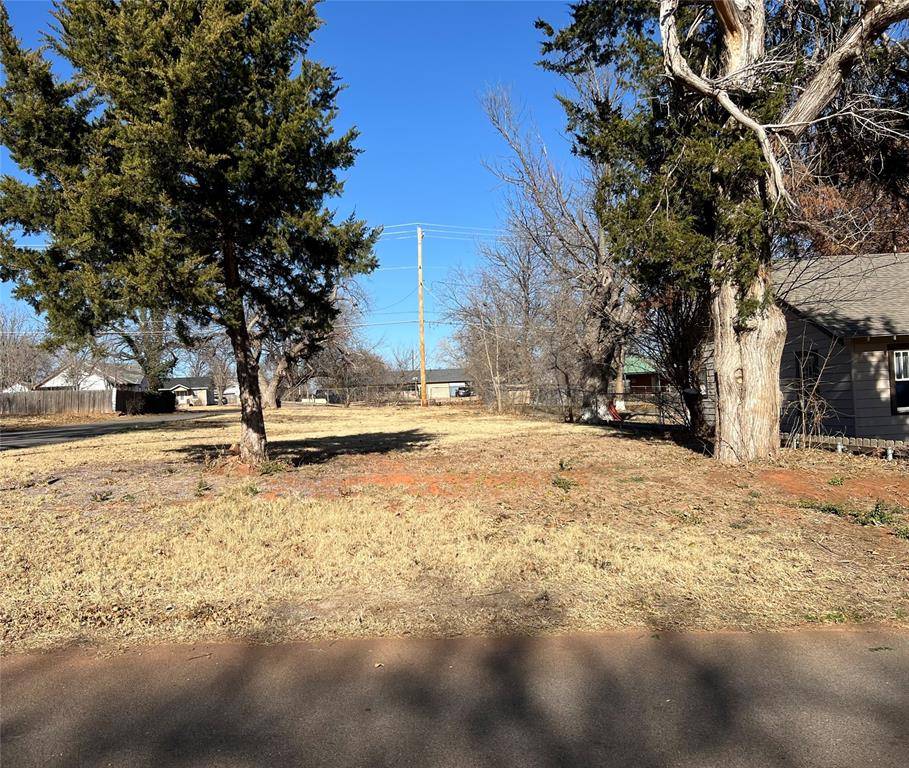 825 W B AVE, Elk City, OK 73644