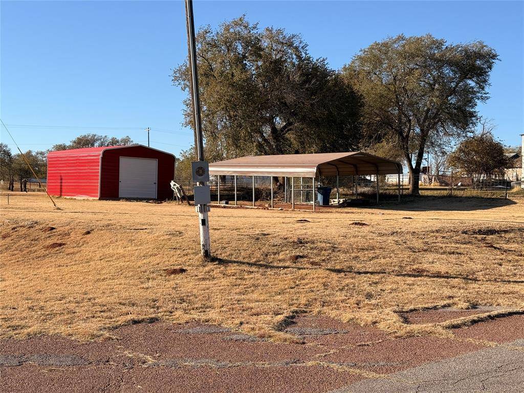 112 E Main ST, Foss, OK 73647