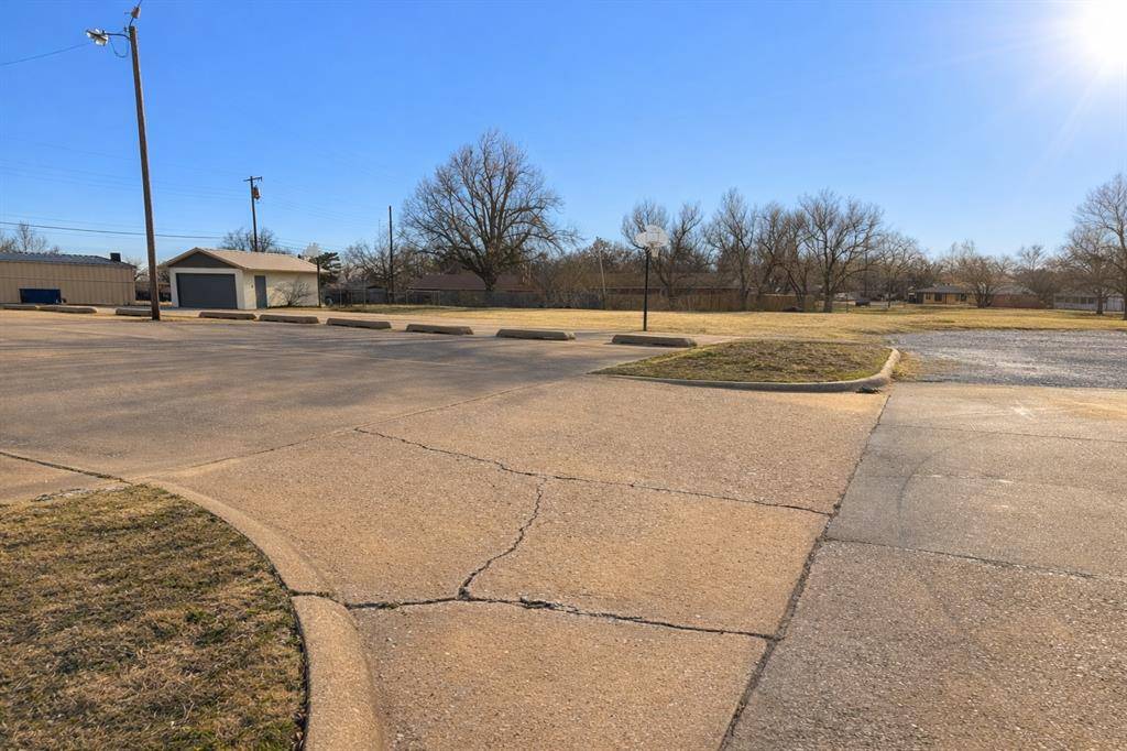 2717 W Broadway AVE, Enid, OK 73703
