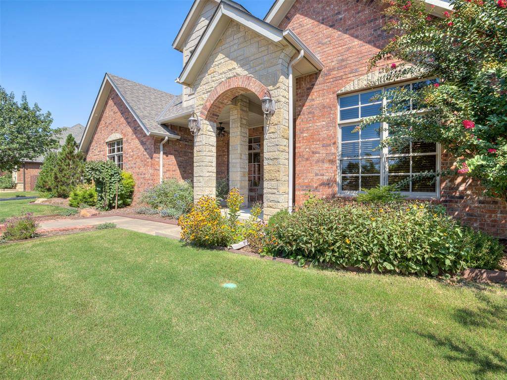 905 Stone Creek BLVD, Yukon, OK 73099