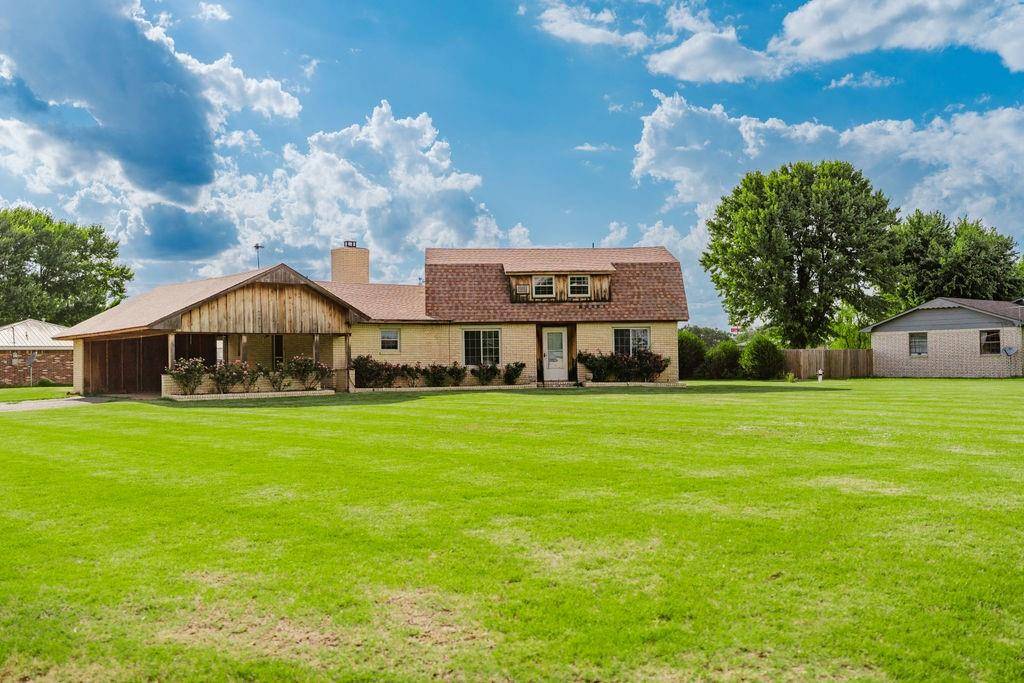 503 N Sheb Wooley AVE, Erick, OK 73645