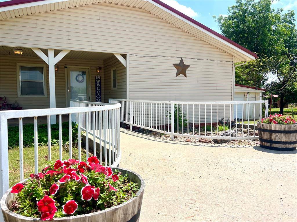 416 E Quail RD, Chickasha, OK 73018