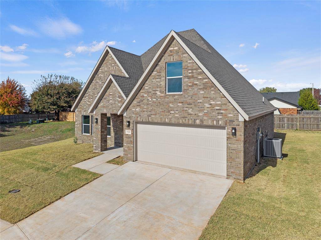 810 Chateau CT, Kingfisher, OK 73750