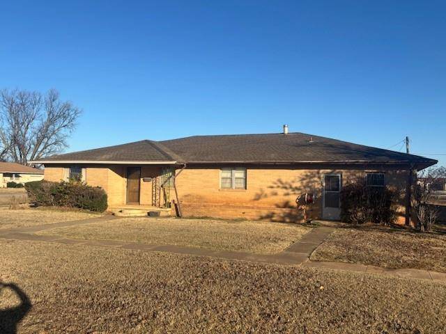 210 W Choctaw ST, Lindsay, OK 73052