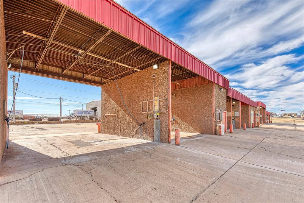 120 Sooner RD, Elk City, OK 73644