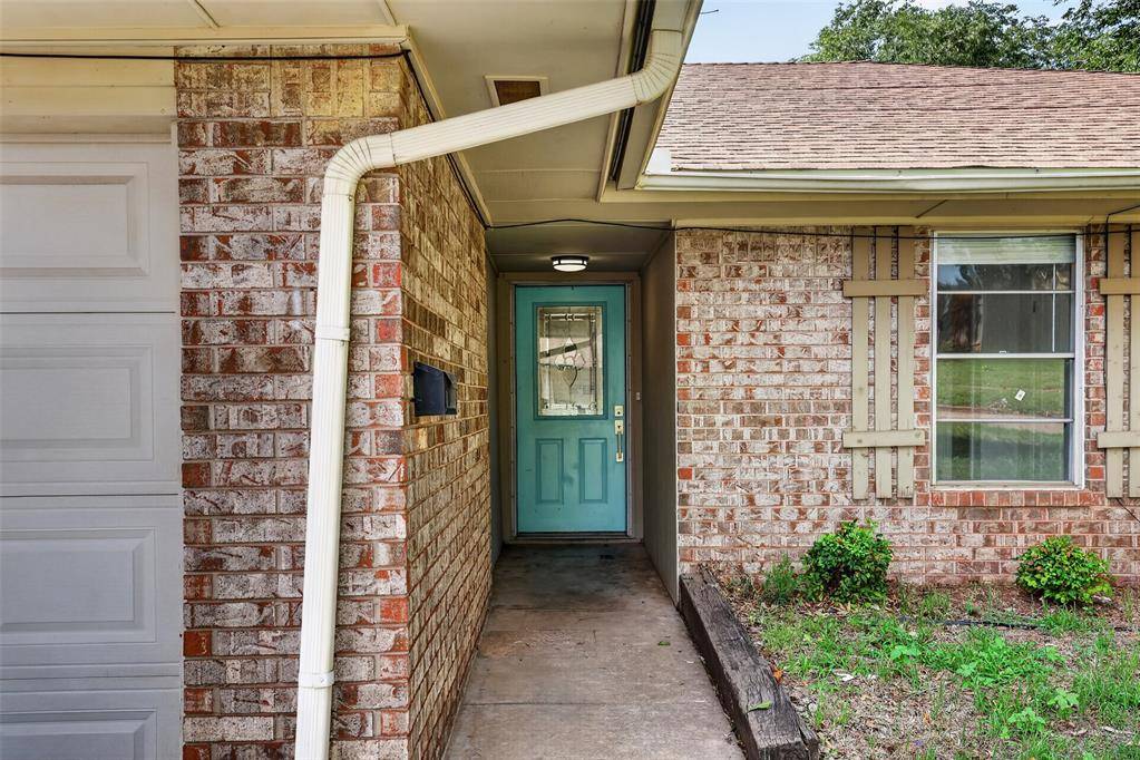 1015 Crown DR, Edmond, OK 73034