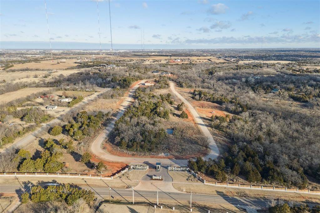 8201 Wilshire Park West DR, Oklahoma City, OK 73111