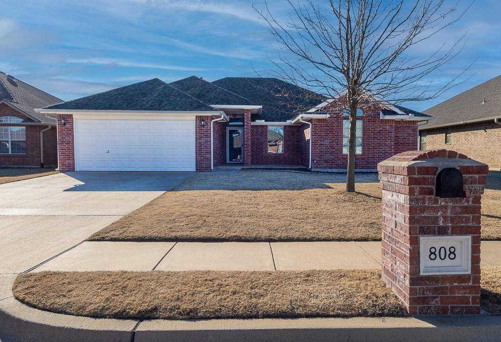808 Canyon DR, Yukon, OK 73099