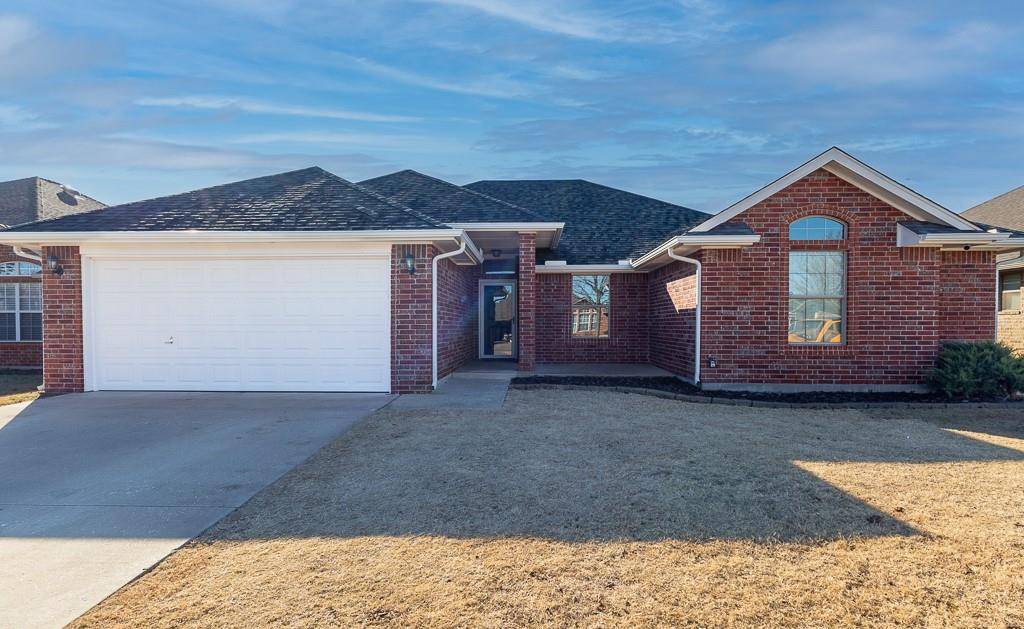 808 Canyon DR, Yukon, OK 73099