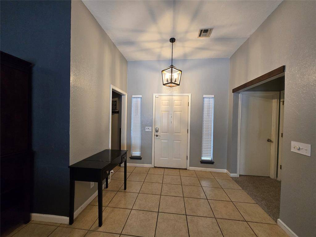 1018 Dustin DR, Edmond, OK 73003