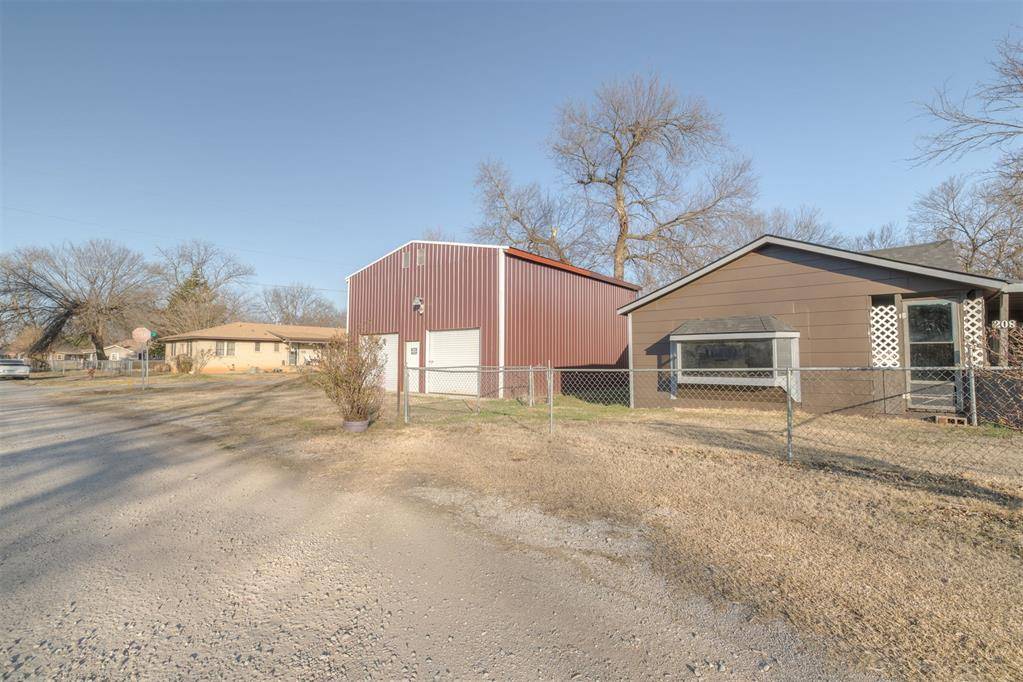 208 Monroe ST, Pauls Valley, OK 73075