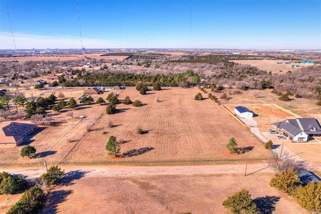 N Hassett RD, Oklahoma City, OK 73131