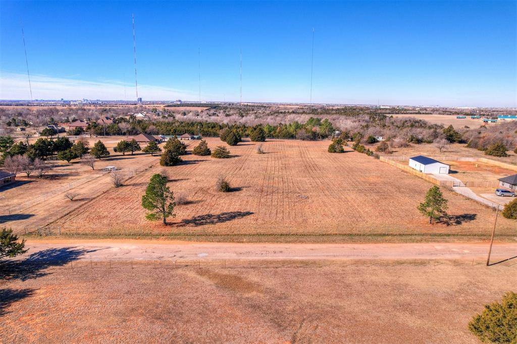 N Hassett RD, Oklahoma City, OK 73131