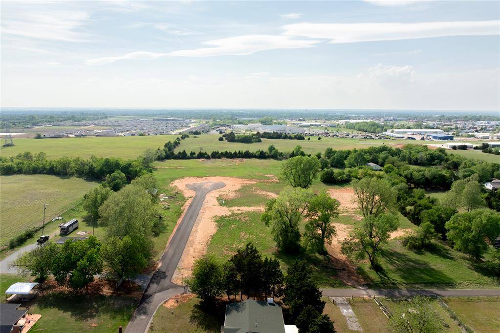 E Lily LN, Mustang, OK 73064