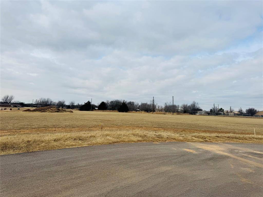 2442 Friend CIR, Chickasha, OK 73018