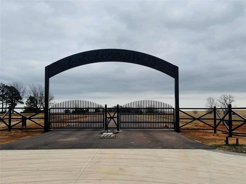 2442 Friend CIR, Chickasha, OK 73018