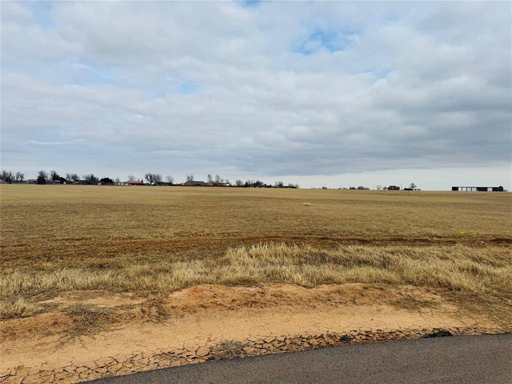 2442 Christian CIR, Chickasha, OK 73018