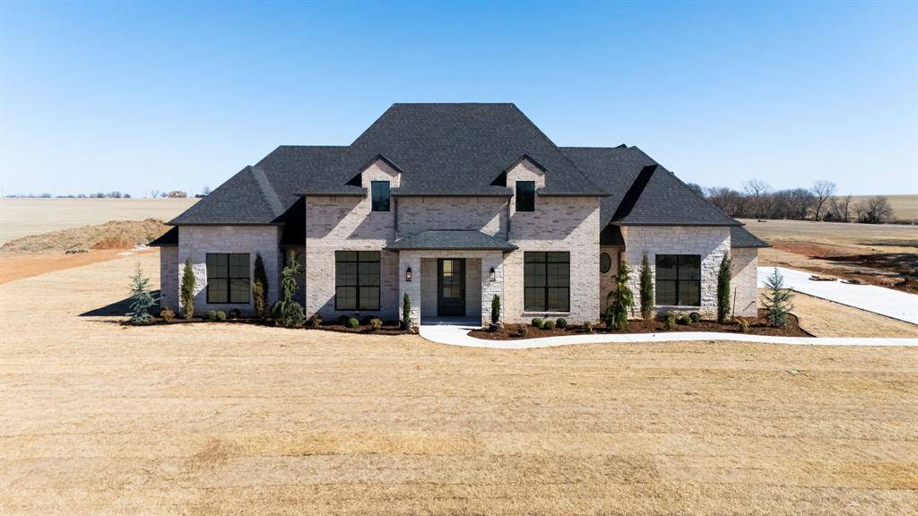 2439 Friend CIR, Chickasha, OK 73018